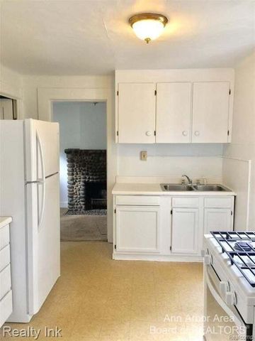 627 N Adams, Ypsilanti, MI 48197