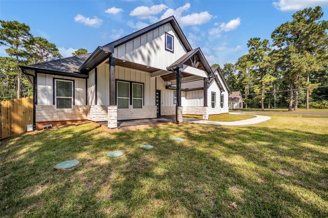 15201 Paradise Point Drive, Willis, TX 77318