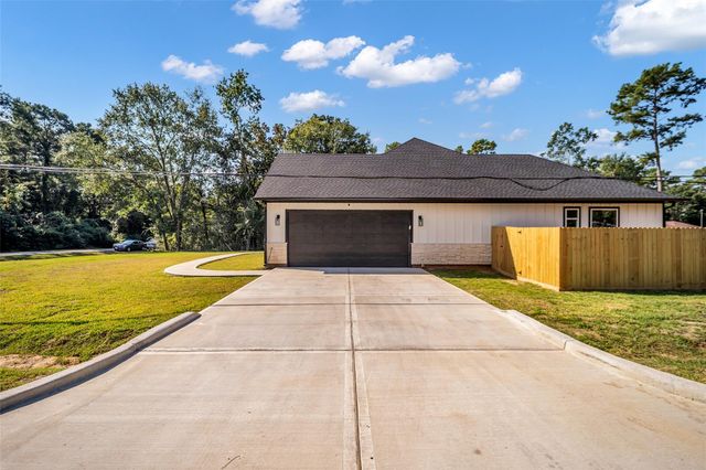 15201 Paradise Point Drive, Willis, TX 77318