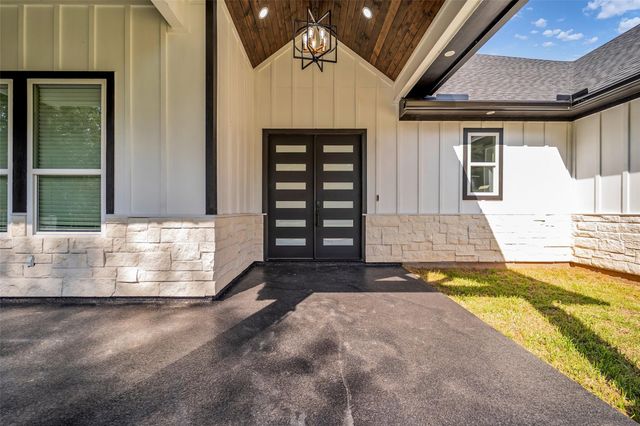 15201 Paradise Point Drive, Willis, TX 77318