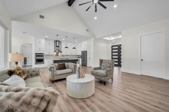 15201 Paradise Point Drive, Willis, TX 77318