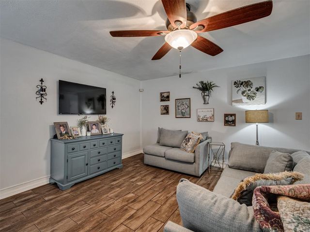 812 E Annie Court, Norman, OK 73069