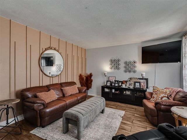 812 E Annie Court, Norman, OK 73069