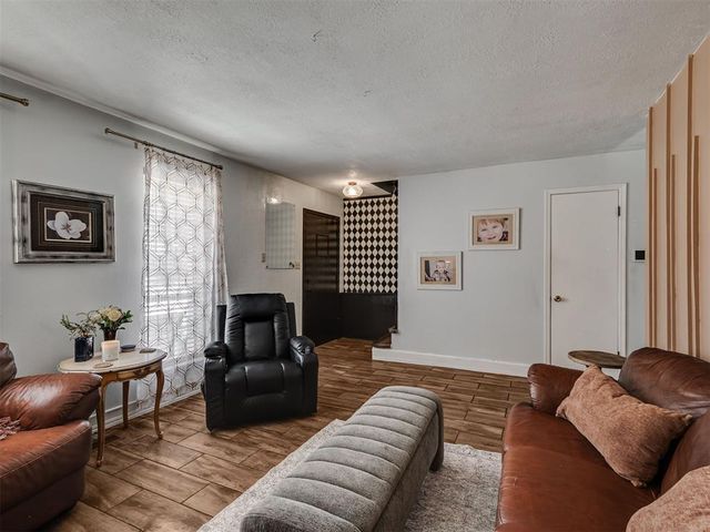 812 E Annie Court, Norman, OK 73069