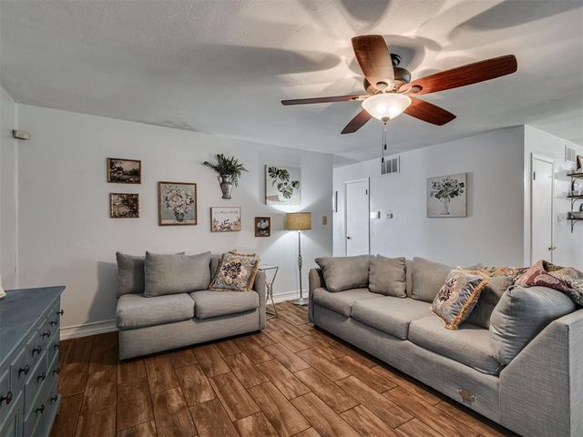 812 E Annie Court, Norman, OK 73069