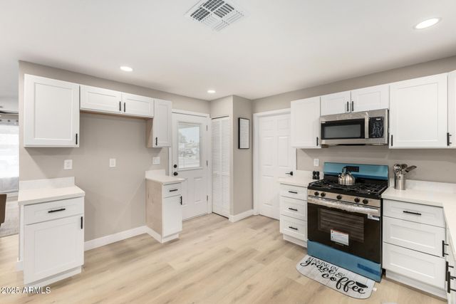 2011 N 51ST Drive, Phoenix, AZ 85035