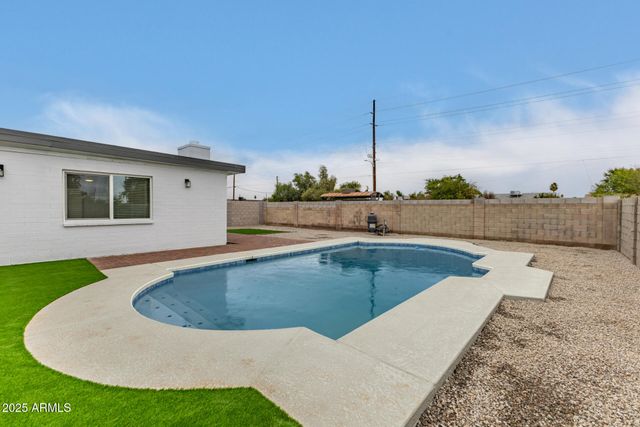 2011 N 51ST Drive, Phoenix, AZ 85035
