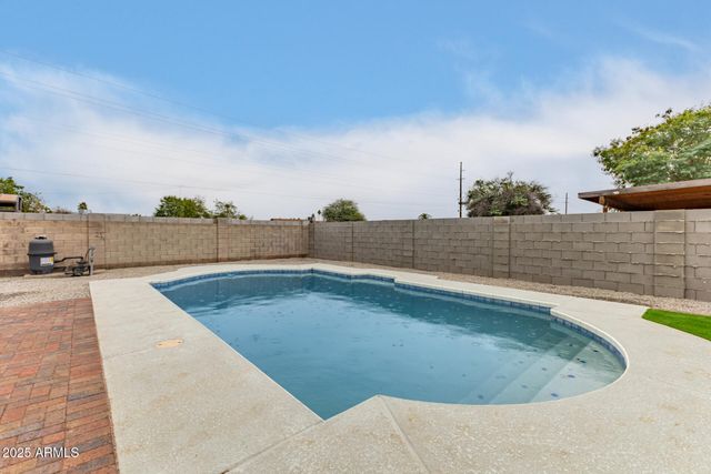 2011 N 51ST Drive, Phoenix, AZ 85035