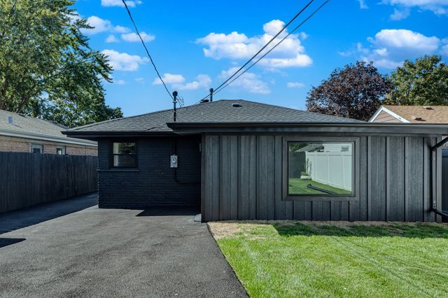 7715 S Kilpatrick Avenue, Chicago, IL 60652