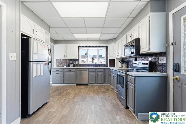 201 Fairview Street, Franklin Twp, PA 18235