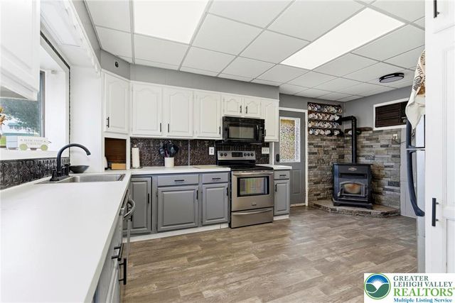 201 Fairview Street, Franklin Twp, PA 18235