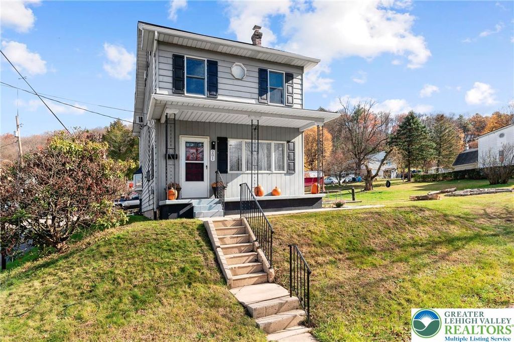 201 Fairview Street, Franklin Twp, PA 18235