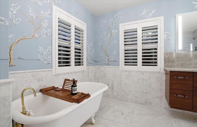 2313 W BRISTOL AVENUE, Tampa, FL 33609