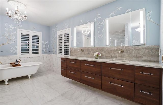 2313 W BRISTOL AVENUE, Tampa, FL 33609