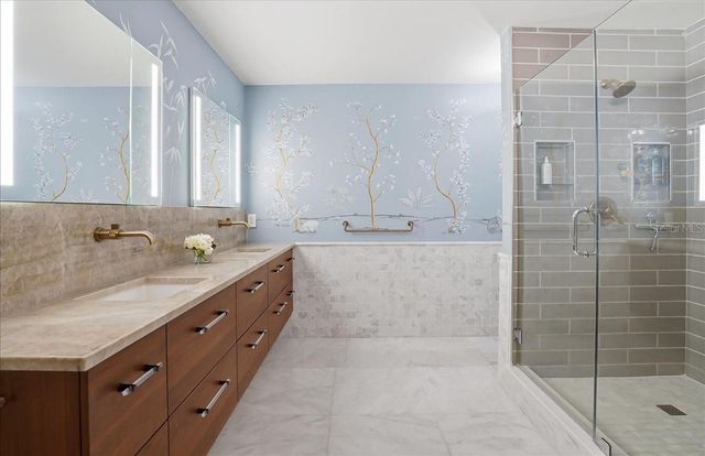 2313 W BRISTOL AVENUE, Tampa, FL 33609