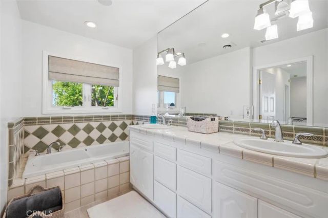 1 Diamonte Lane, Rancho Palos Verdes, CA 90275