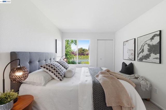 22 Marina Lakes Dr, Richmond, CA 94804