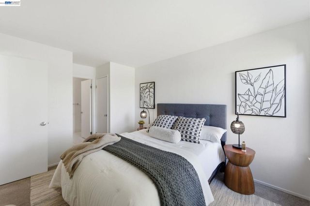 22 Marina Lakes Dr, Richmond, CA 94804