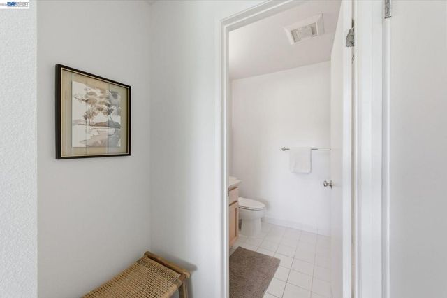 22 Marina Lakes Dr, Richmond, CA 94804