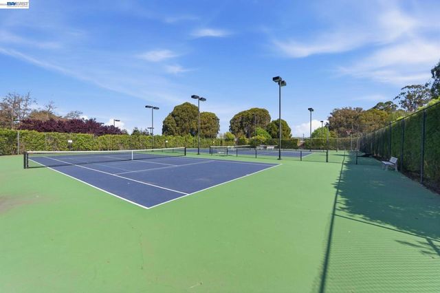 22 Marina Lakes Dr, Richmond, CA 94804