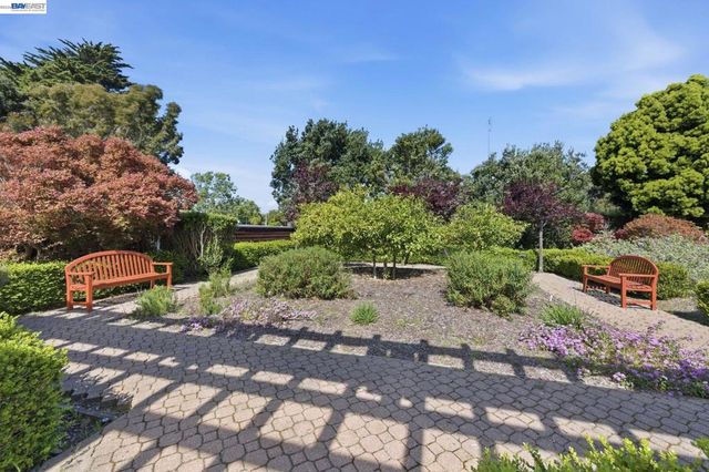 22 Marina Lakes Dr, Richmond, CA 94804