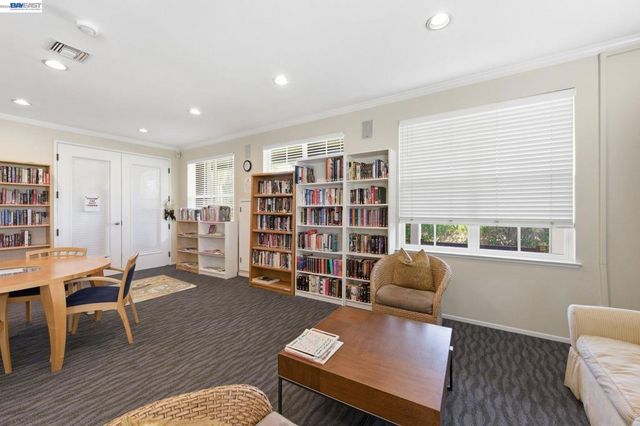 22 Marina Lakes Dr, Richmond, CA 94804