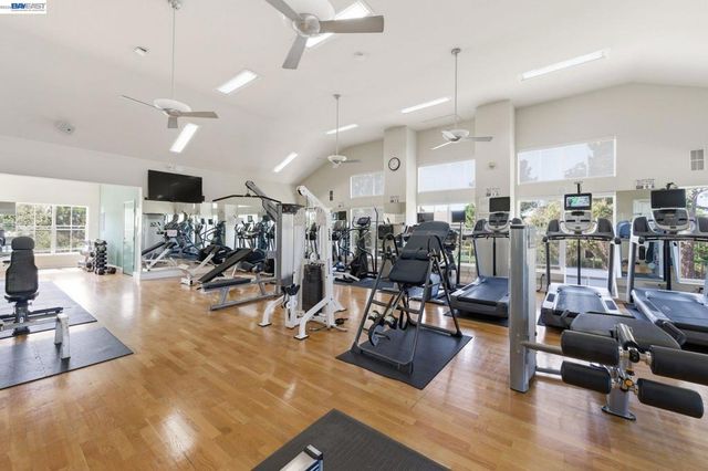 22 Marina Lakes Dr, Richmond, CA 94804