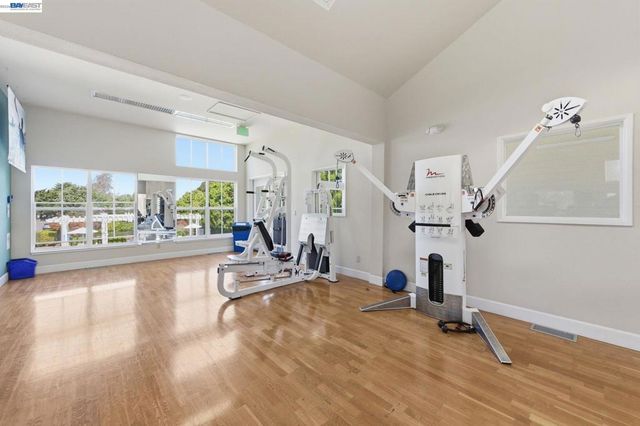 22 Marina Lakes Dr, Richmond, CA 94804