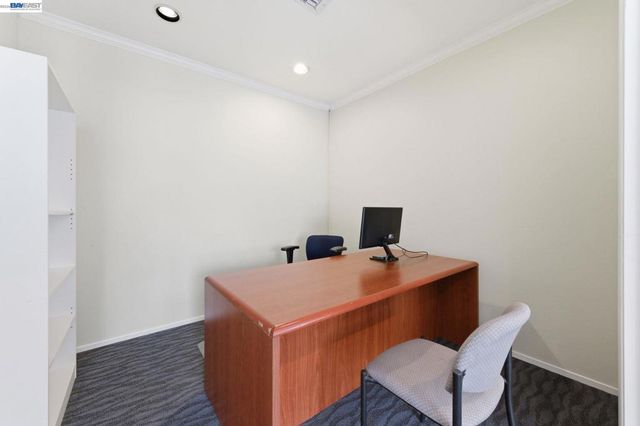 22 Marina Lakes Dr, Richmond, CA 94804