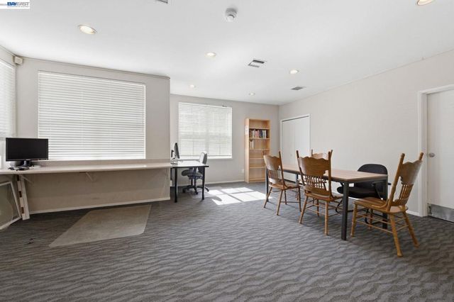 22 Marina Lakes Dr, Richmond, CA 94804