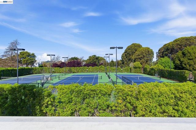 22 Marina Lakes Dr, Richmond, CA 94804