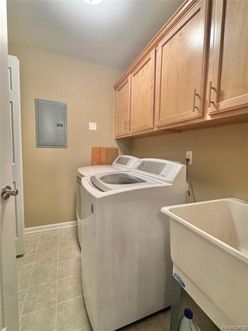 14258 Moravian Manor Circle 7, Sterling Heights, MI 48312