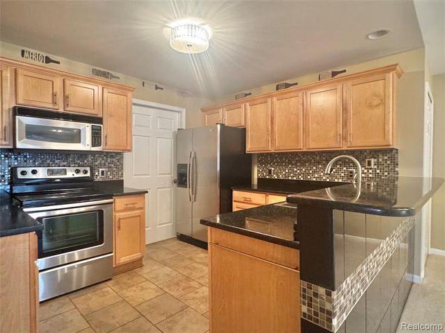 14258 Moravian Manor Circle 7, Sterling Heights, MI 48312