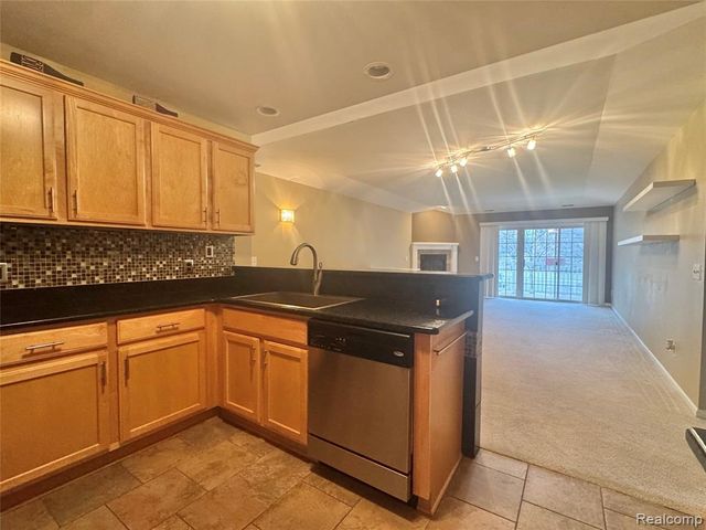 14258 Moravian Manor Circle 7, Sterling Heights, MI 48312