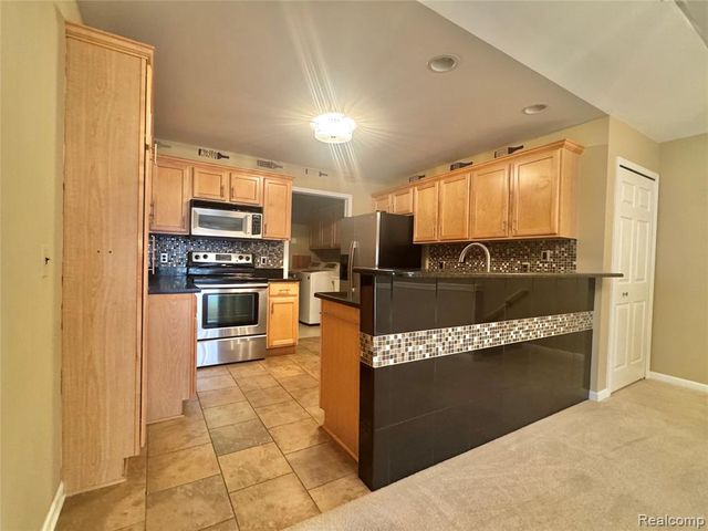 14258 Moravian Manor Circle 7, Sterling Heights, MI 48312