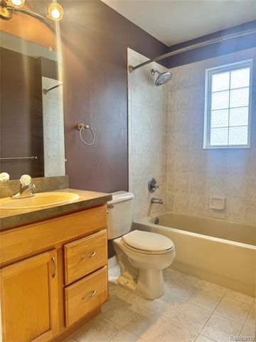 14258 Moravian Manor Circle 7, Sterling Heights, MI 48312