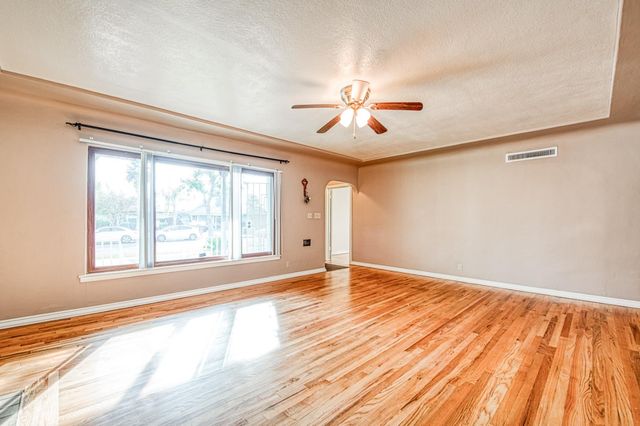 542 W Harvard, Fresno, CA 93705