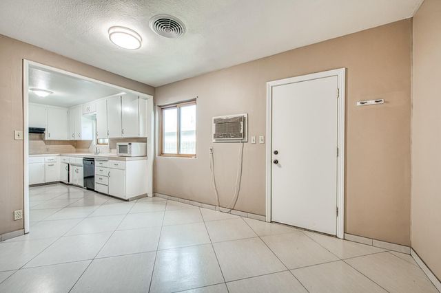 542 W Harvard, Fresno, CA 93705