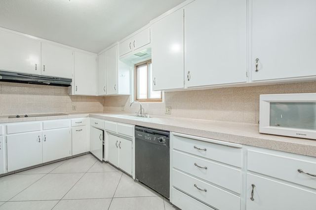 542 W Harvard, Fresno, CA 93705