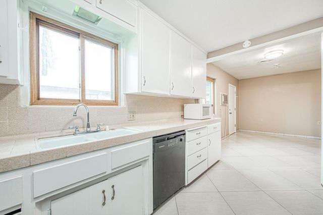 542 W Harvard, Fresno, CA 93705