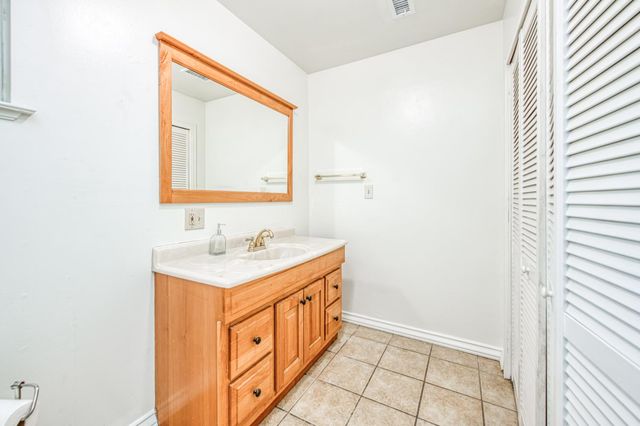 542 W Harvard, Fresno, CA 93705