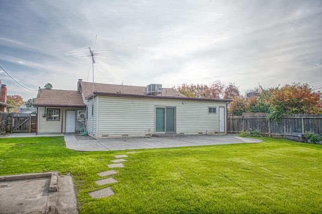 542 W Harvard, Fresno, CA 93705