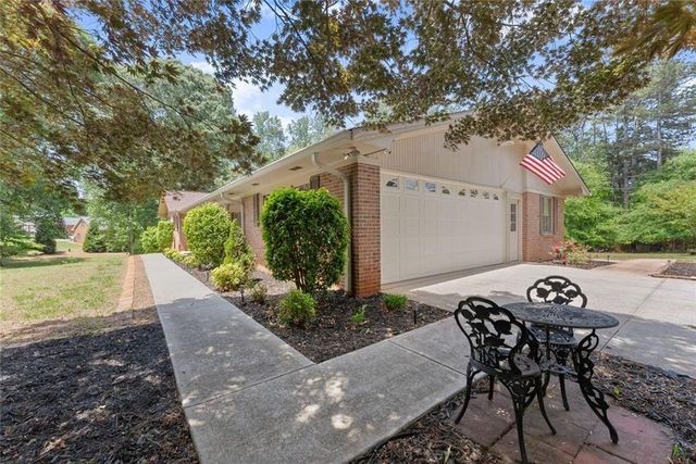 4118 Mountain View Road, Oakwood, GA 30566
