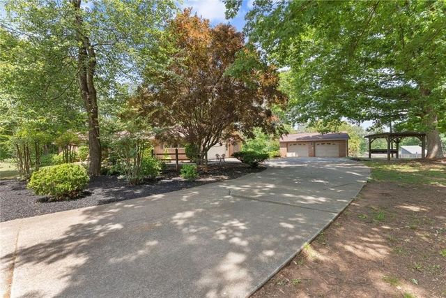 4118 Mountain View Road, Oakwood, GA 30566