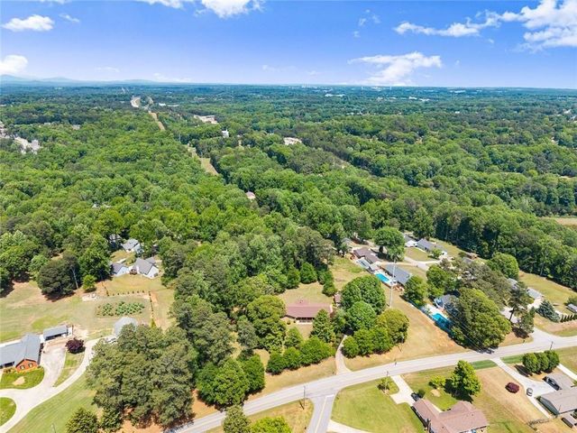 4118 Mountain View Road, Oakwood, GA 30566