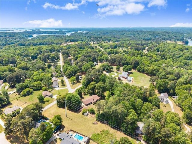 4118 Mountain View Road, Oakwood, GA 30566