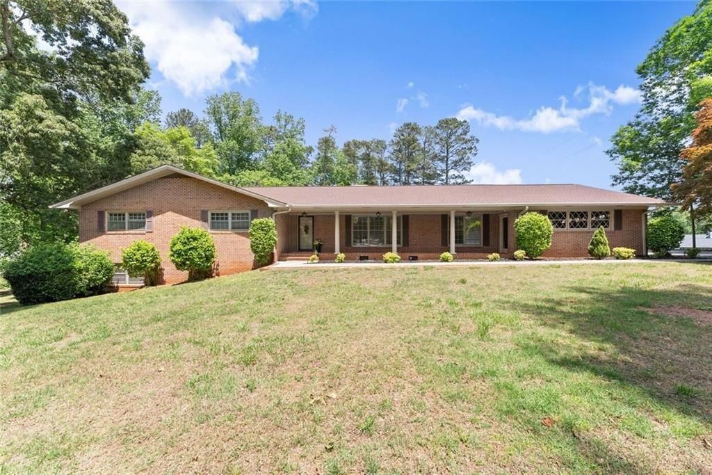 4118 Mountain View Road, Oakwood, GA 30566
