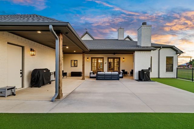 7360 Shady Oak Drive, Aubrey, TX 76227