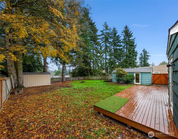 16040 26th Avenue NE, Shoreline, WA 98155