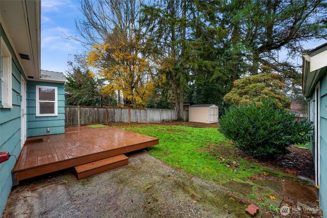 16040 26th Avenue NE, Shoreline, WA 98155